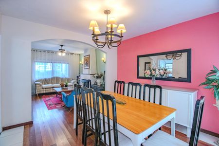 Casa à venda com 268m², 5 quartos e 5 vagasSala