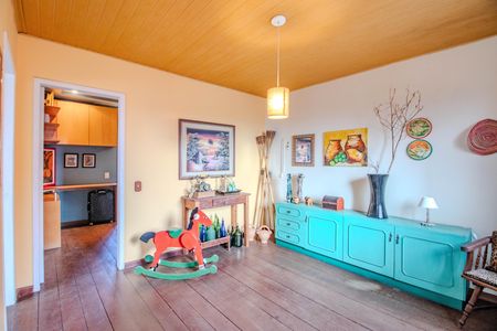 Casa à venda com 268m², 5 quartos e 5 vagasSala Íntima