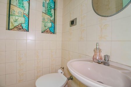 Casa à venda com 268m², 5 quartos e 5 vagasLavabo