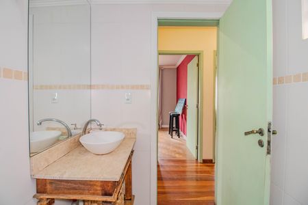 Casa à venda com 268m², 5 quartos e 5 vagasBanheiro Social