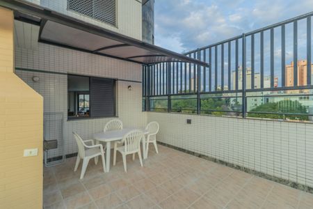 Apartamento à venda com 289m², 4 quartos e 6 vagas Apartamento à venda com 289m², 4 quartos e 6 vagasVaranda