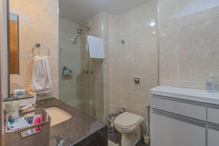 Apartamento à venda com 289m², 4 quartos e 6 vagas Apartamento à venda com 289m², 4 quartos e 6 vagasBanheiro Suíte 1