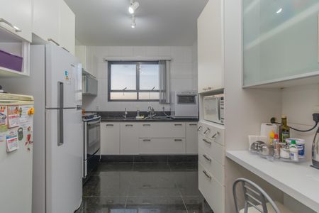 Apartamento à venda com 289m², 4 quartos e 6 vagas Apartamento à venda com 289m², 4 quartos e 6 vagasCozinha