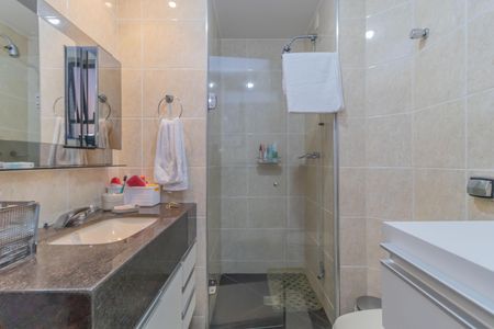 Apartamento à venda com 289m², 4 quartos e 6 vagas Apartamento à venda com 289m², 4 quartos e 6 vagasBanheiro Suíte 1