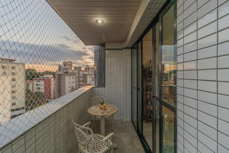 Apartamento à venda com 289m², 4 quartos e 6 vagas Apartamento à venda com 289m², 4 quartos e 6 vagasVaranda Sala