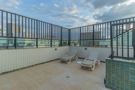 Apartamento à venda com 289m², 4 quartos e 6 vagas Apartamento à venda com 289m², 4 quartos e 6 vagasVaranda