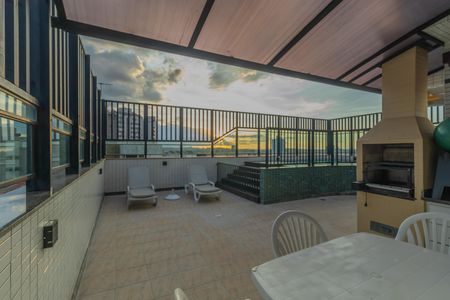 Apartamento à venda com 289m², 4 quartos e 6 vagas Apartamento à venda com 289m², 4 quartos e 6 vagasVaranda