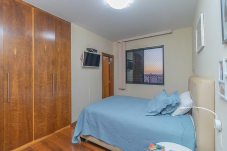 Apartamento à venda com 289m², 4 quartos e 6 vagas Apartamento à venda com 289m², 4 quartos e 6 vagasSuíte 1