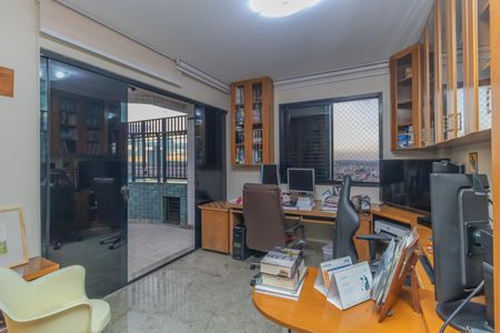 Apartamento à venda com 289m², 4 quartos e 6 vagas Apartamento à venda com 289m², 4 quartos e 6 vagasEscritório