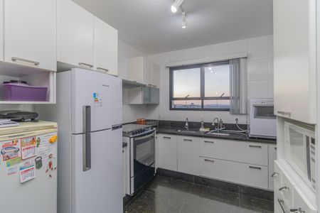 Apartamento à venda com 289m², 4 quartos e 6 vagas Apartamento à venda com 289m², 4 quartos e 6 vagasCozinha