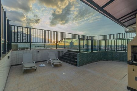 Apartamento à venda com 289m², 4 quartos e 6 vagas Apartamento à venda com 289m², 4 quartos e 6 vagasVaranda