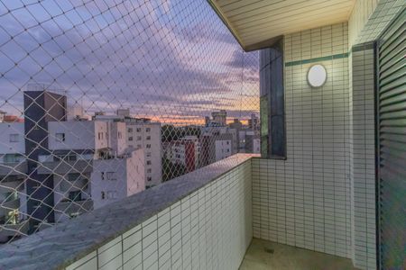 Apartamento à venda com 289m², 4 quartos e 6 vagas Apartamento à venda com 289m², 4 quartos e 6 vagasVaranda Quarto 2