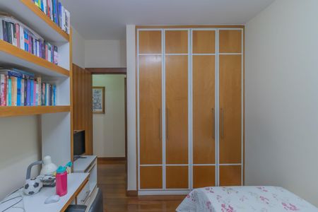 Apartamento à venda com 289m², 4 quartos e 6 vagas Apartamento à venda com 289m², 4 quartos e 6 vagasQuarto 3