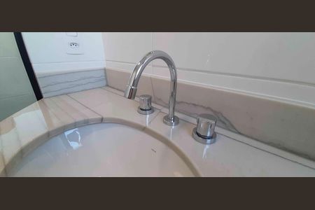 Apartamento à venda com 85m², 2 quartos e 2 vagas Apartamento à venda com 85m², 2 quartos e 2 vagasBanheiro da Suíte