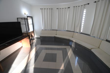 Casa à venda com 293m², 6 quartos e 10 vagasSala