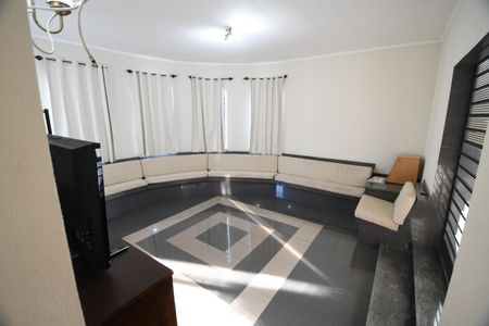 Casa à venda com 293m², 6 quartos e 10 vagasSala