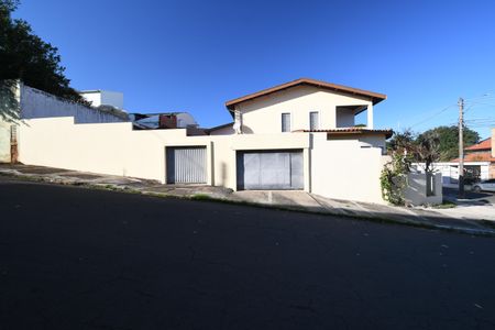 Casa à venda com 293m², 6 quartos e 10 vagasFachada