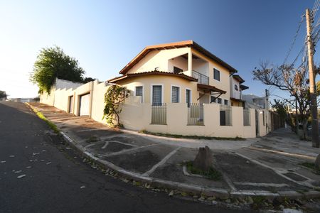 Casa à venda com 293m², 6 quartos e 10 vagasFachada