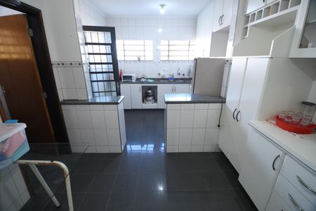 Casa à venda com 293m², 6 quartos e 10 vagasCozinha