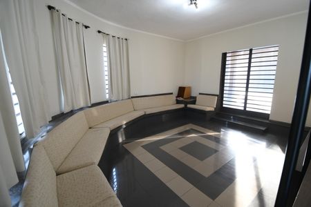 Casa à venda com 293m², 6 quartos e 10 vagasSala