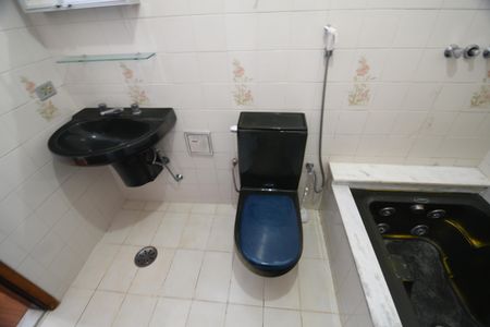 Casa à venda com 293m², 6 quartos e 10 vagasBanheiro 1