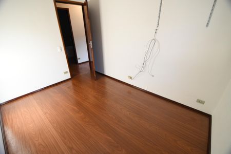 Casa à venda com 293m², 6 quartos e 10 vagasQuarto 2