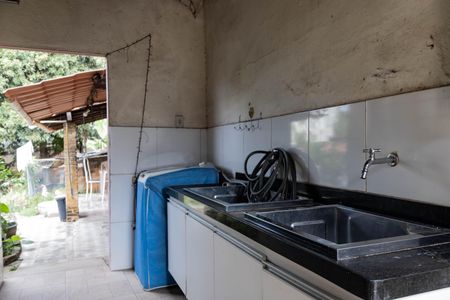 Casa à venda com 277m², 4 quartos e 2 vagas Casa à venda com 277m², 4 quartos e 2 vagasCasa 1 Área de serviço