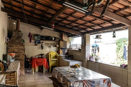 Casa à venda com 277m², 4 quartos e 2 vagas Casa à venda com 277m², 4 quartos e 2 vagasÁrea externa