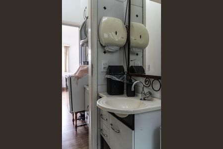 Casa à venda com 277m², 4 quartos e 2 vagas Casa à venda com 277m², 4 quartos e 2 vagasCasa 1 Banheiro 2