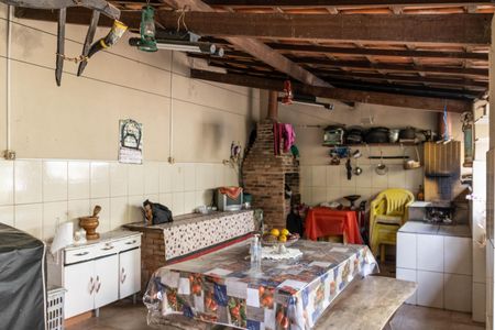 Casa à venda com 277m², 4 quartos e 2 vagas