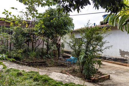 Casa à venda com 277m², 4 quartos e 2 vagas Casa à venda com 277m², 4 quartos e 2 vagasQuintal