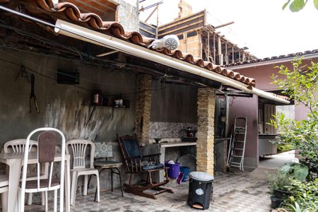 Casa à venda com 277m², 4 quartos e 2 vagas Casa à venda com 277m², 4 quartos e 2 vagasQuintal