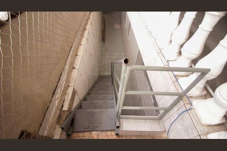 Casa à venda com 364m², 3 quartos e 2 vagas Casa à venda com 364m², 3 quartos e 2 vagasEscada