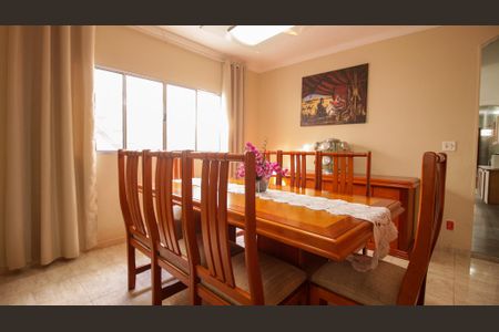 Casa à venda com 364m², 3 quartos e 2 vagas Casa à venda com 364m², 3 quartos e 2 vagasSala de Jantar