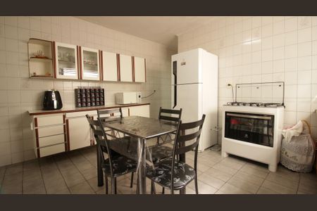 Casa à venda com 364m², 3 quartos e 2 vagas Casa à venda com 364m², 3 quartos e 2 vagasCozinha