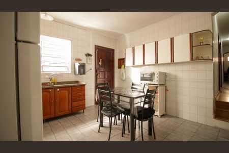 Casa à venda com 364m², 3 quartos e 2 vagas Casa à venda com 364m², 3 quartos e 2 vagasCozinha