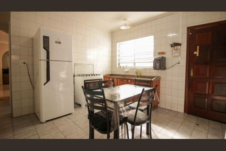 Casa à venda com 364m², 3 quartos e 2 vagas Casa à venda com 364m², 3 quartos e 2 vagasCozinha
