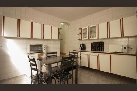 Casa à venda com 364m², 3 quartos e 2 vagas Casa à venda com 364m², 3 quartos e 2 vagasCozinha