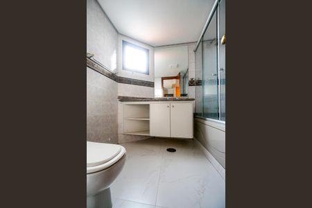 Apartamento à venda com 122m², 3 quartos e 2 vagasBanheiro da suíte