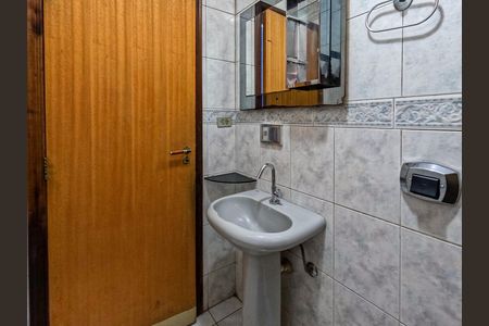 Casa para alugar com 80m², 2 quartos e sem vaga Casa para alugar com 80m², 2 quartos e sem vagaBanheiro Social