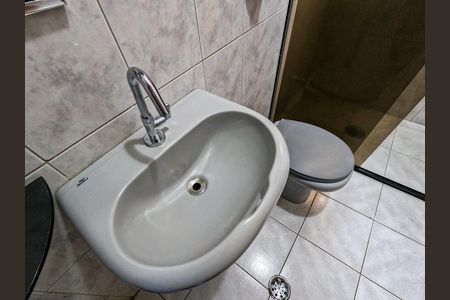 Casa para alugar com 80m², 2 quartos e sem vaga Casa para alugar com 80m², 2 quartos e sem vagaBanheiro Social