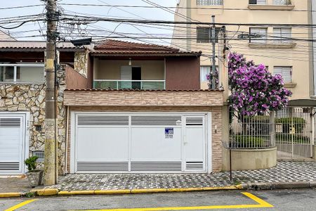Casa à venda com 130m², 4 quartos e 2 vagasFachada + plaquinha
