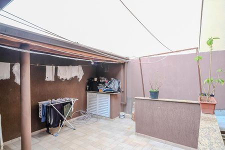 Casa à venda com 130m², 4 quartos e 2 vagasCasa 1 - Área de serviço