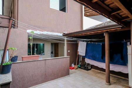 Casa à venda com 130m², 4 quartos e 2 vagasCasa 1 - Área de serviço
