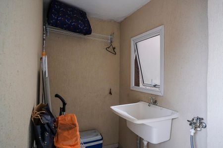 Casa à venda com 130m², 4 quartos e 2 vagasCasa 1 - Área de serviço