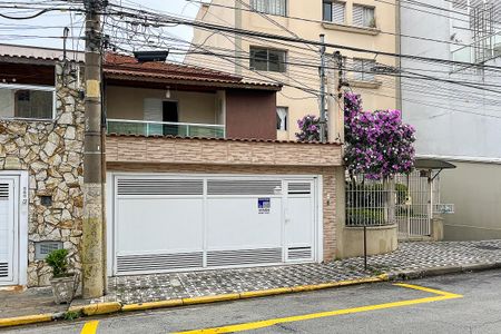 Casa à venda com 130m², 4 quartos e 2 vagasFachada + plaquinha