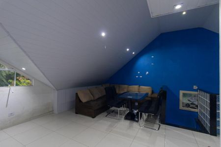 Casa para alugar com 140m², 3 quartos e 2 vagasÁtico