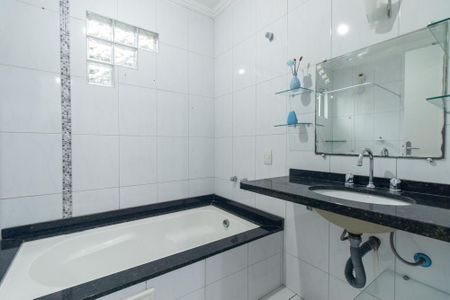 Casa para alugar com 140m², 3 quartos e 2 vagasBanheiro da Suíte