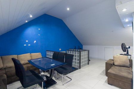 Casa para alugar com 140m², 3 quartos e 2 vagasÁtico