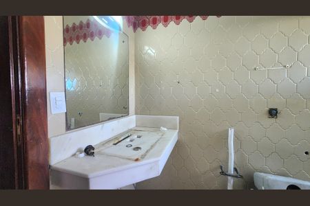 Casa para alugar com 800m², 7 quartos e 6 vagasBanheiro do Quarto 5